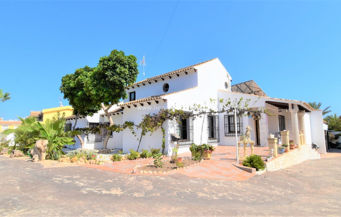 Odsprzedaż - Villa - Orihuela Costa - Villamartín