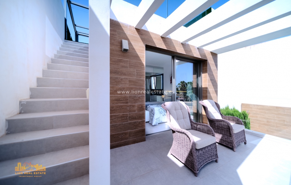 Odsprzedaż - Villa - Orihuela Costa - Villamartín