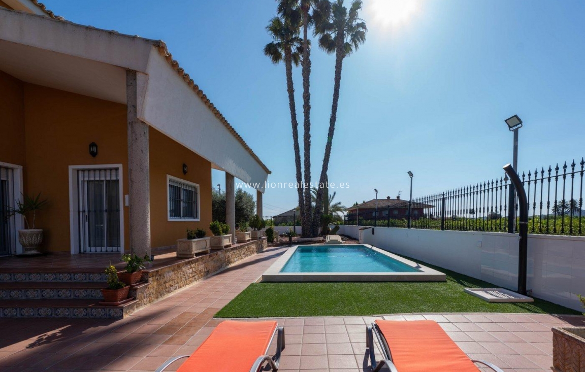 Odsprzedaż - Villa - Orihuela - Desamparados-Hurchillo-Torremendo