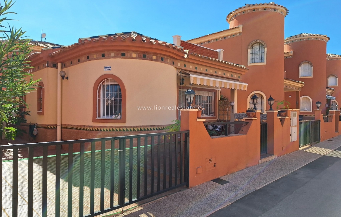 Odsprzedaż - Villa - Playa Flamenca - Villas San Luis