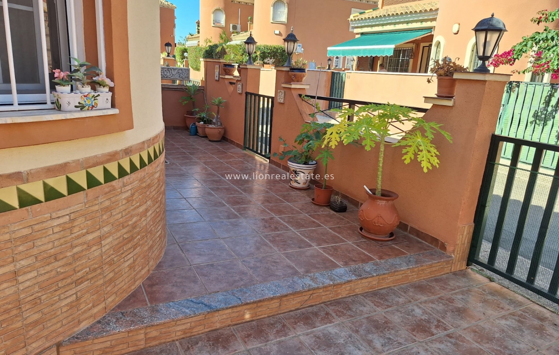 Odsprzedaż - Villa - Playa Flamenca - Villas San Luis