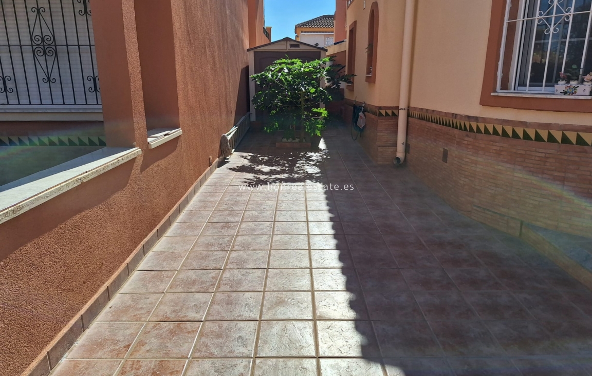 Odsprzedaż - Villa - Playa Flamenca - Villas San Luis