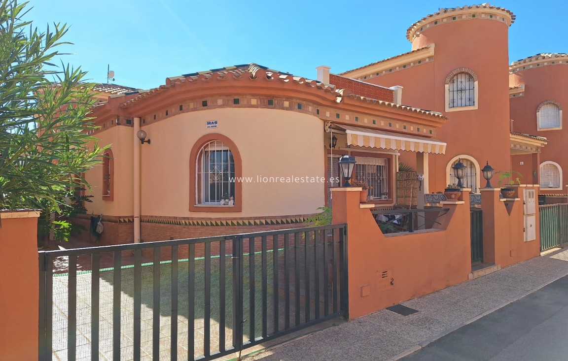 Odsprzedaż - Villa - Playa Flamenca - Villas San Luis