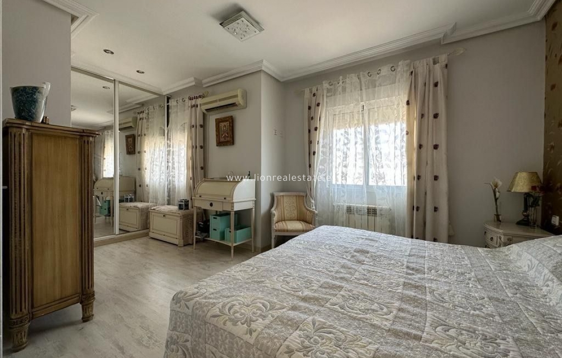 Odsprzedaż - Villa - Torrevieja - La Mata