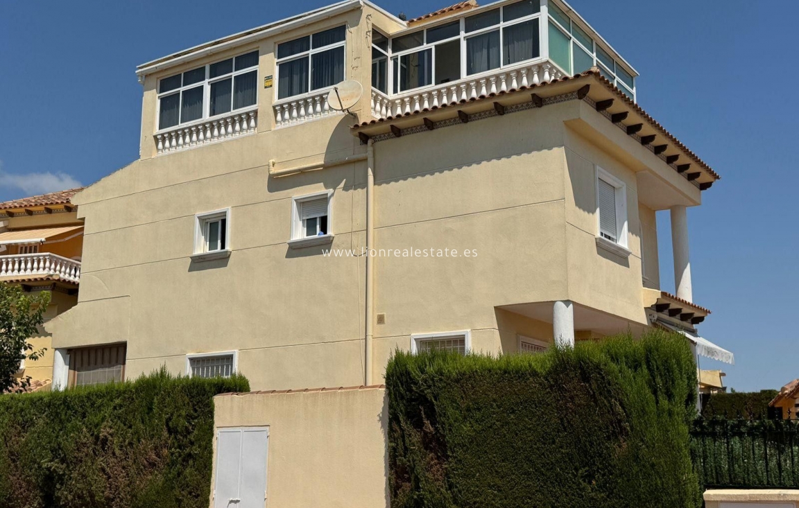 Odsprzedaż - Villa - Torrevieja - La Mata