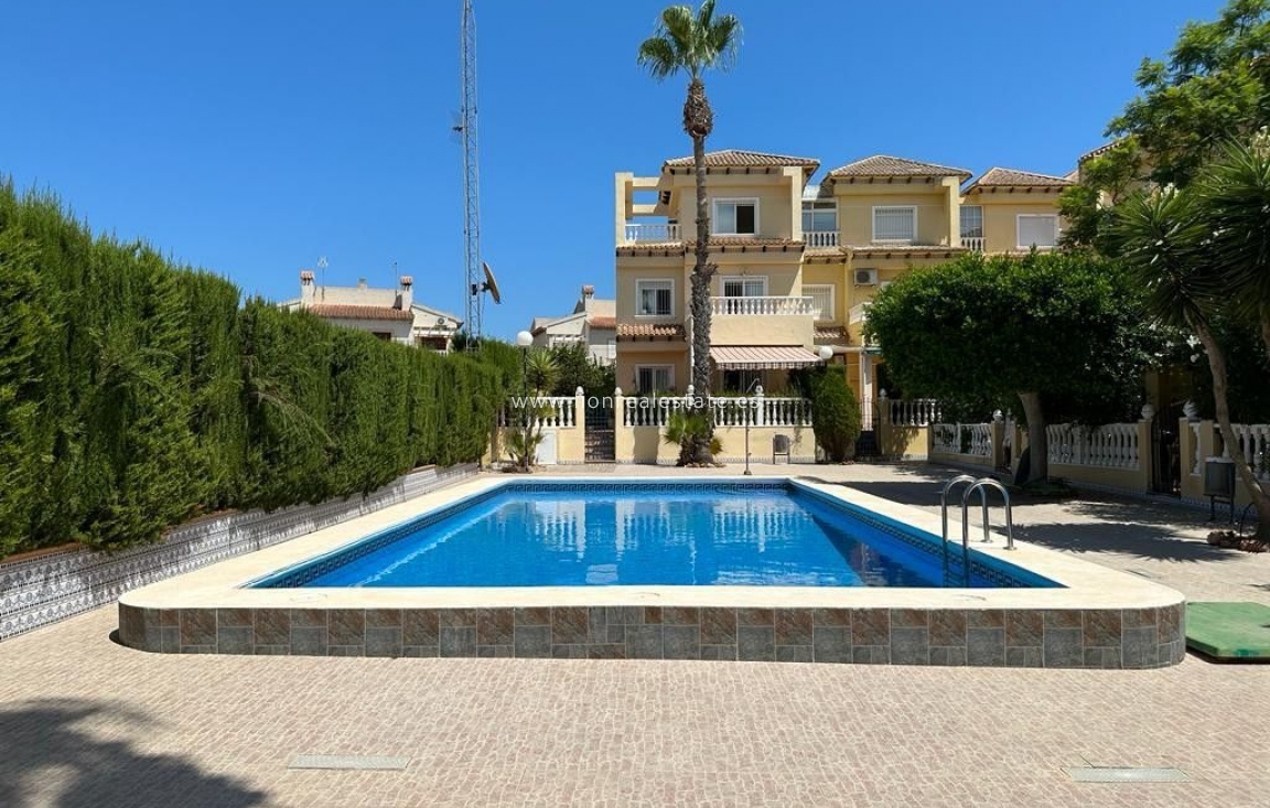 Odsprzedaż - Villa - Torrevieja - La Mata
