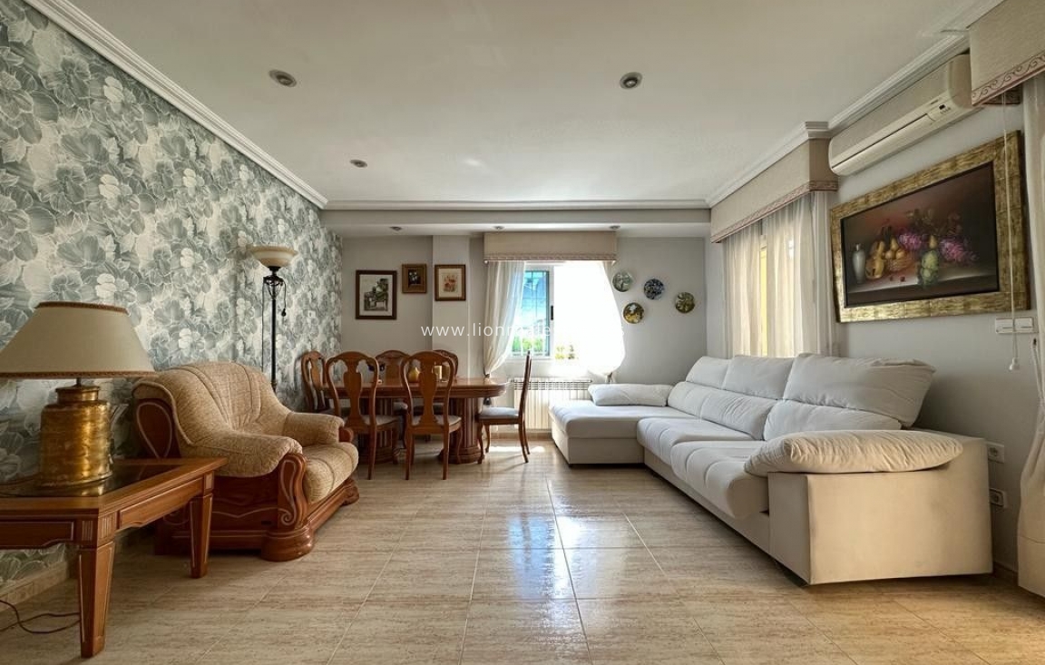 Odsprzedaż - Villa - Torrevieja - La Mata