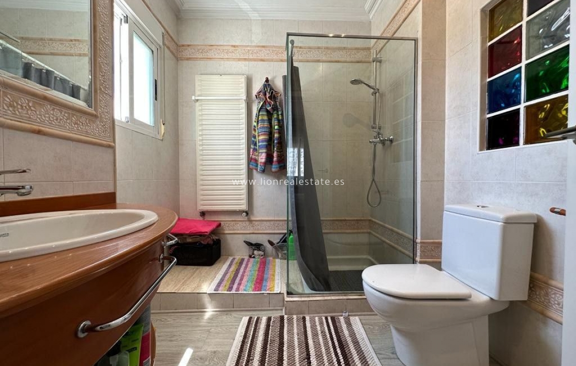 Odsprzedaż - Villa - Torrevieja - La Mata