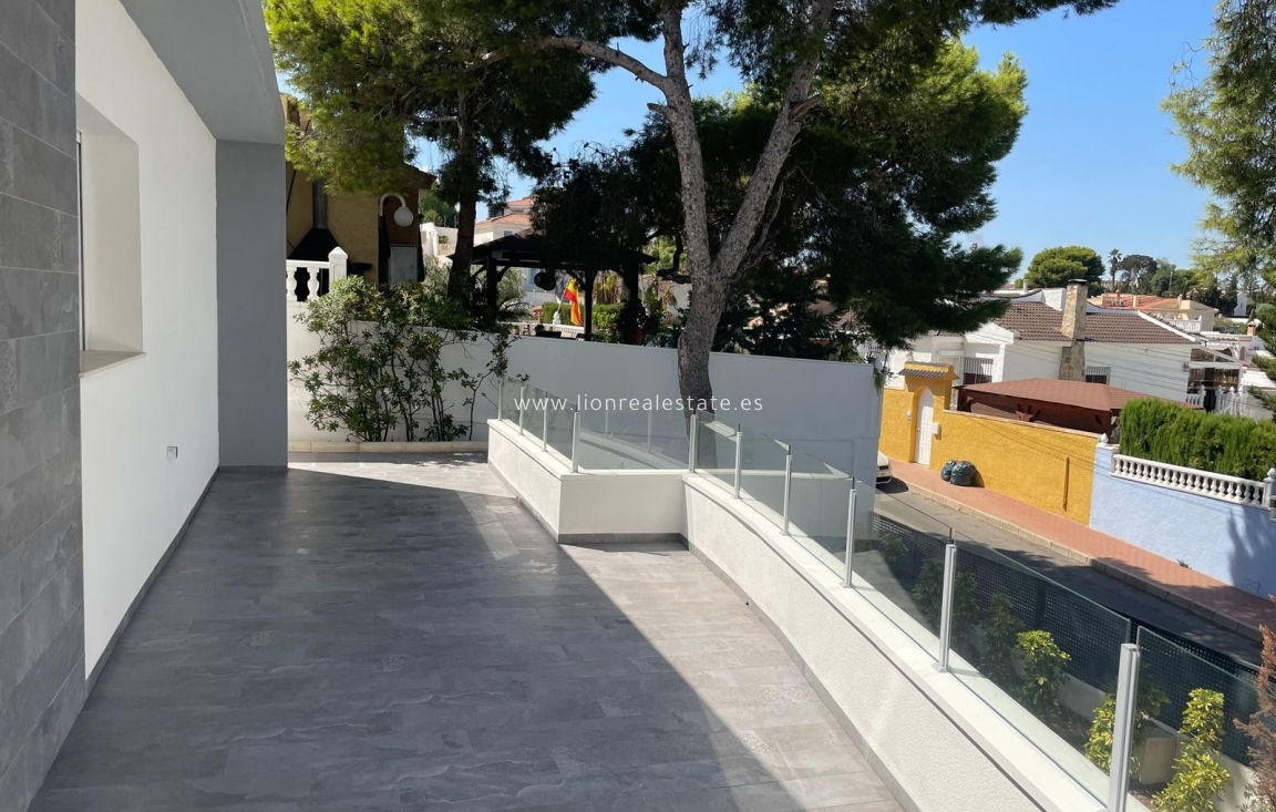 Odsprzedaż - Villa - Torrevieja - Los Balcones - Los Altos del Edén