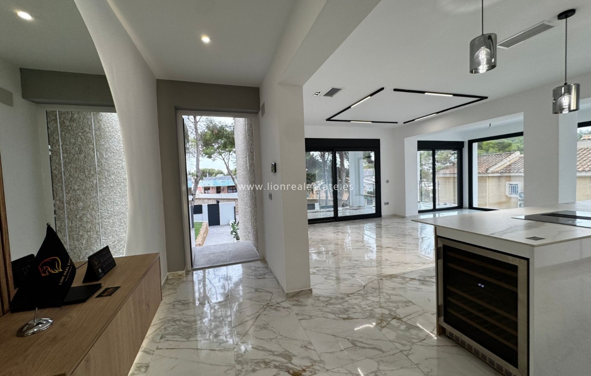 Odsprzedaż - Villa - Torrevieja - Los Balcones