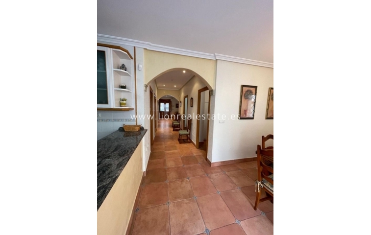 Odsprzedaż - Villa - Torrevieja - Paseo maritimo