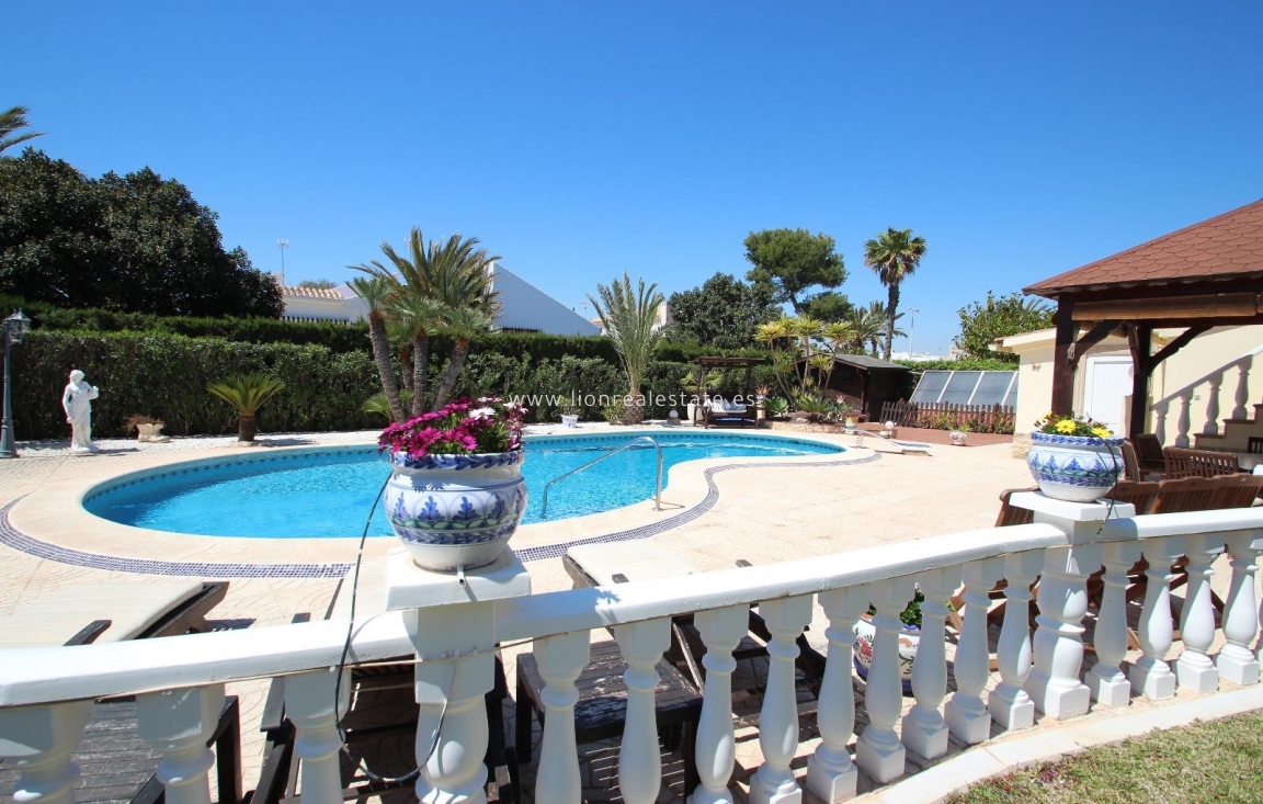 Odsprzedaż - Villa - Torrevieja - Punta Prima