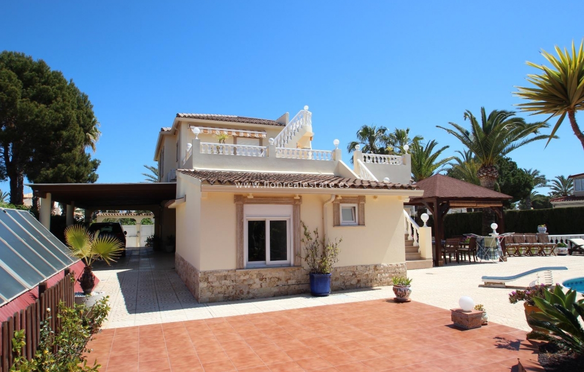 Odsprzedaż - Villa - Torrevieja - Punta Prima