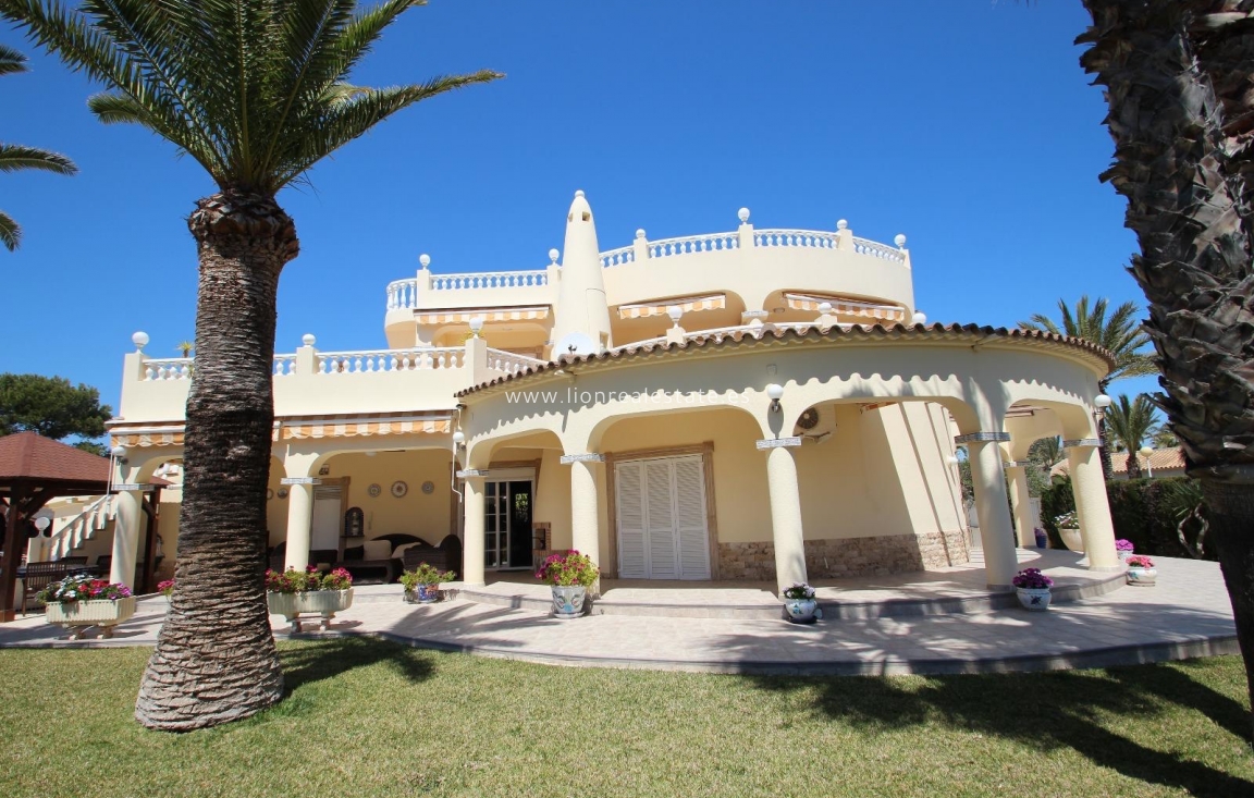 Odsprzedaż - Villa - Torrevieja - Punta Prima