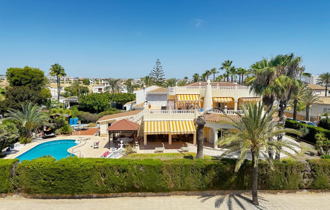 Odsprzedaż - Villa - Torrevieja - Punta Prima