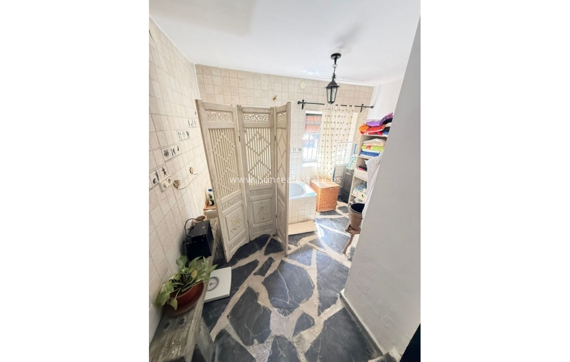 Odsprzedaż - Villa - Valencia - Sant Francesc