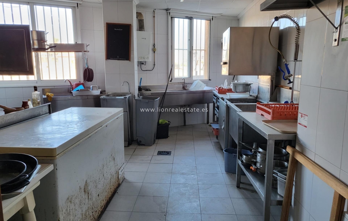 Перепродажа - Commercial Unit - Torrevieja - Playa del cura