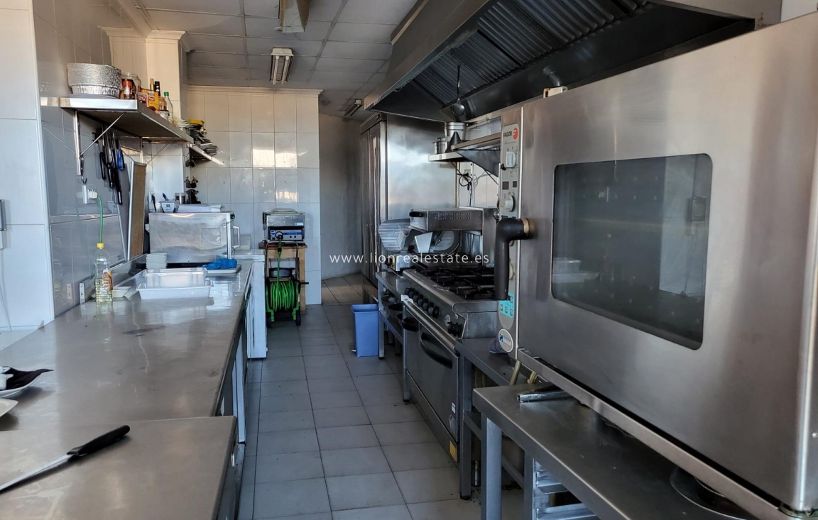 Перепродажа - Commercial Unit - Torrevieja - Playa del cura