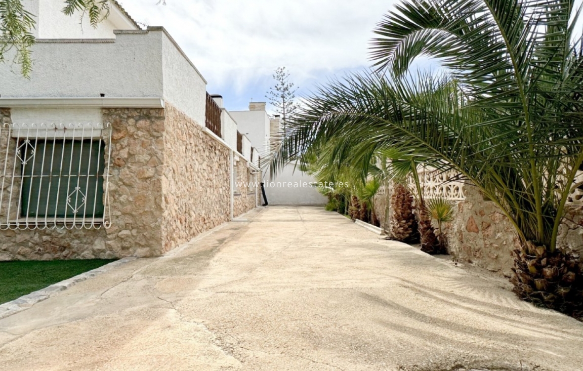 Перепродажа - Detached Villa - Orihuela Costa - La Zenia