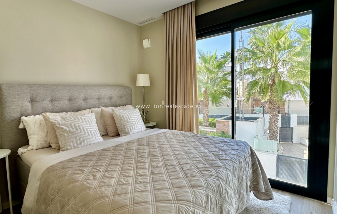 Перепродажа - Detached Villa - Orihuela Costa - Lomas de Cabo Roig