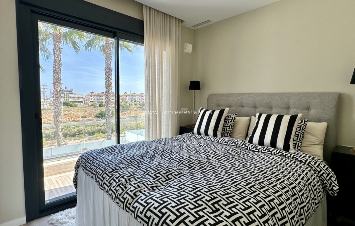 Перепродажа - Detached Villa - Orihuela Costa - Lomas de Cabo Roig