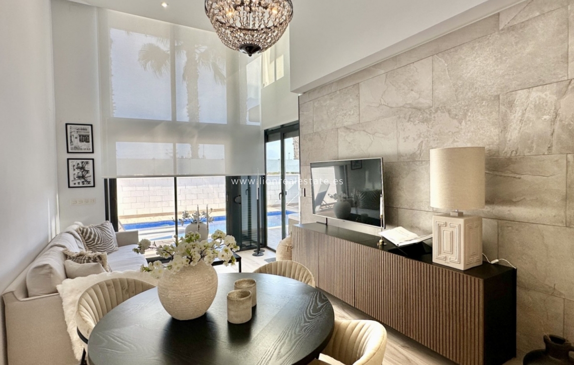 Перепродажа - Detached Villa - Orihuela Costa - Lomas de Cabo Roig