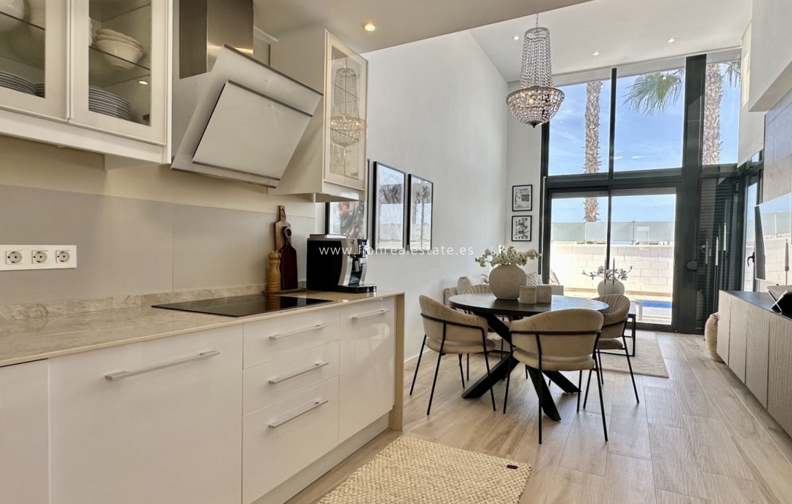 Перепродажа - Detached Villa - Orihuela Costa - Lomas de Cabo Roig