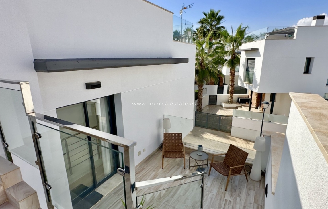 Перепродажа - Detached Villa - Orihuela Costa - Lomas de Cabo Roig
