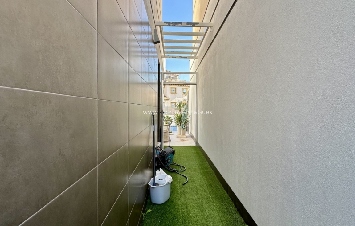 Перепродажа - Detached Villa - Orihuela Costa - Lomas de Cabo Roig