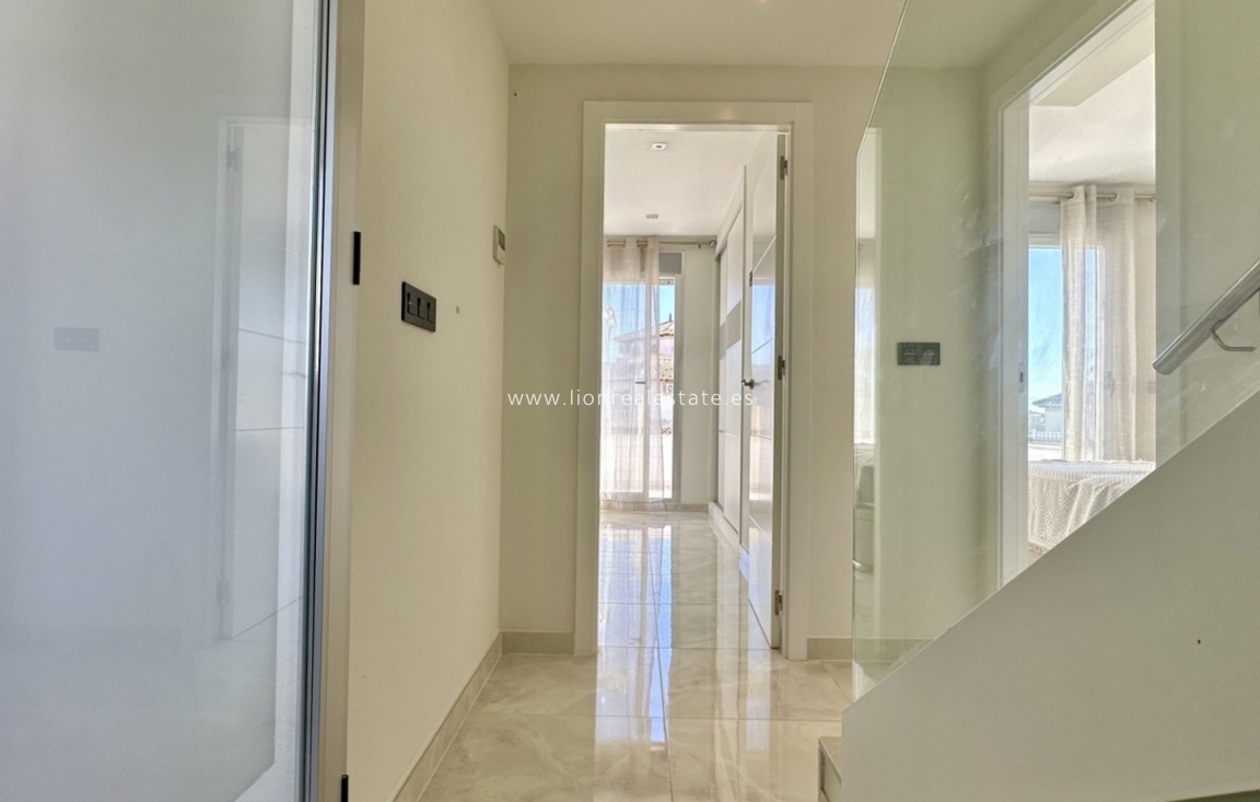 Перепродажа - Detached Villa - Orihuela Costa - Lomas de Cabo Roig