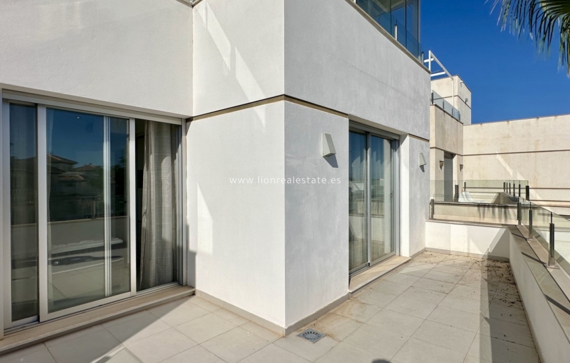 Перепродажа - Detached Villa - Orihuela Costa - Lomas de Cabo Roig