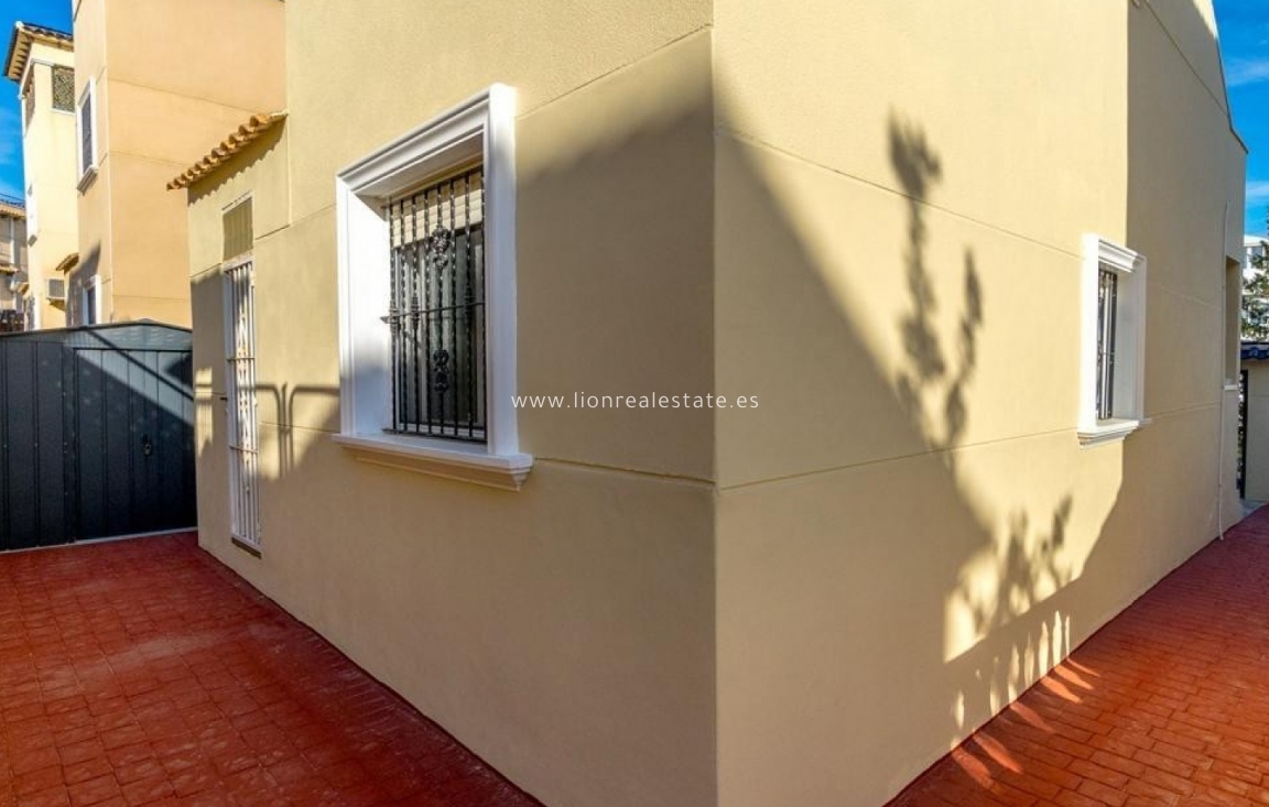 Перепродажа - Detached Villa - Orihuela Costa - Villamartín