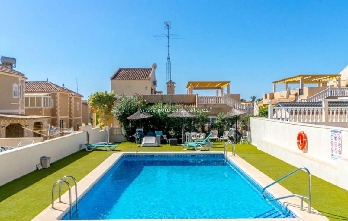 Перепродажа - Detached Villa - Orihuela Costa - Villamartín