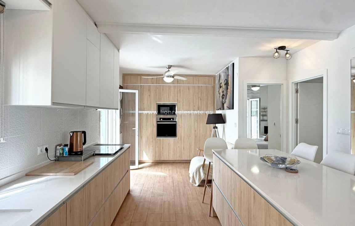 Перепродажа - Detached Villa - Orihuela Costa - Villamartín