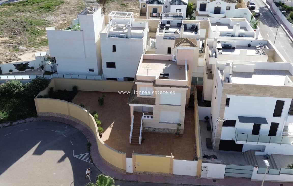 Перепродажа - Detached Villa - Orihuela Costa - Villamartín