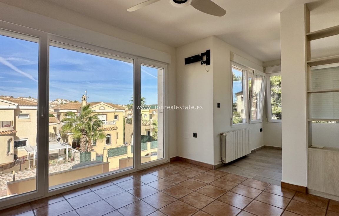 Перепродажа - Detached Villa - Orihuela Costa - Villamartín