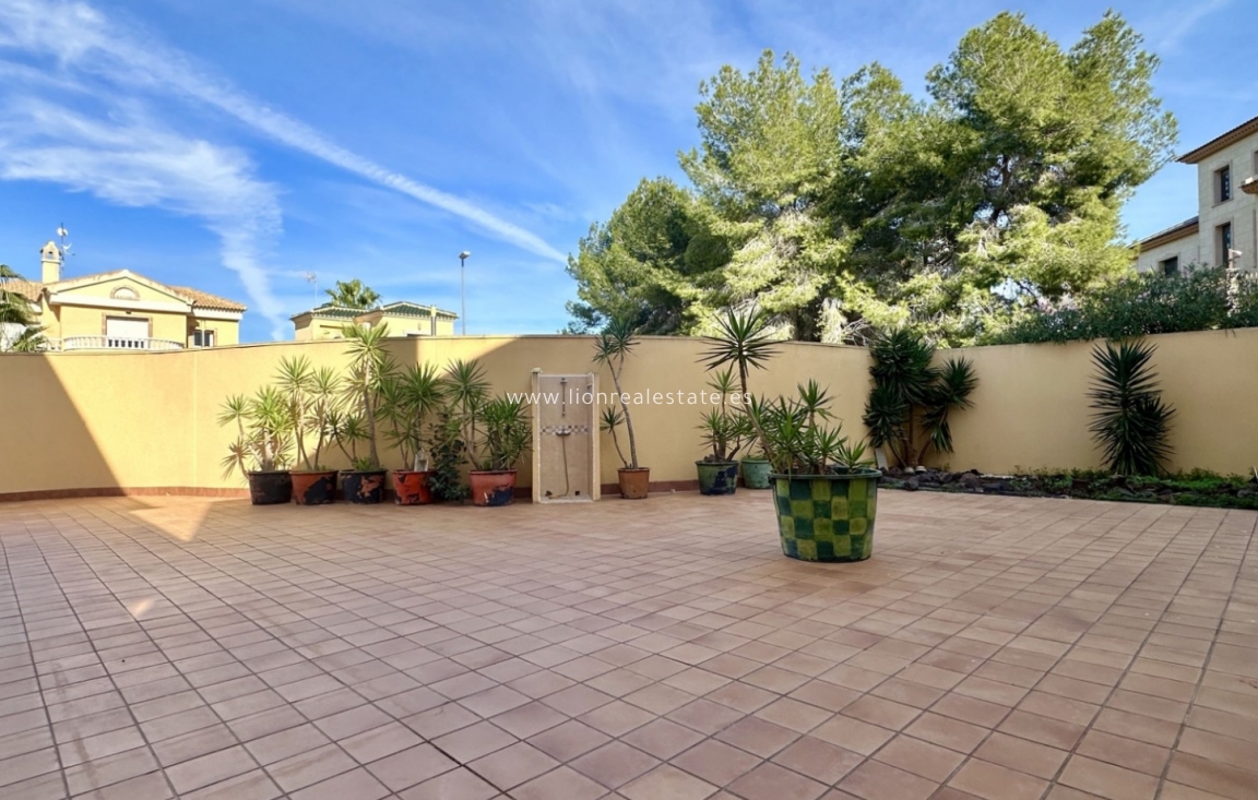 Перепродажа - Detached Villa - Orihuela Costa - Villamartín