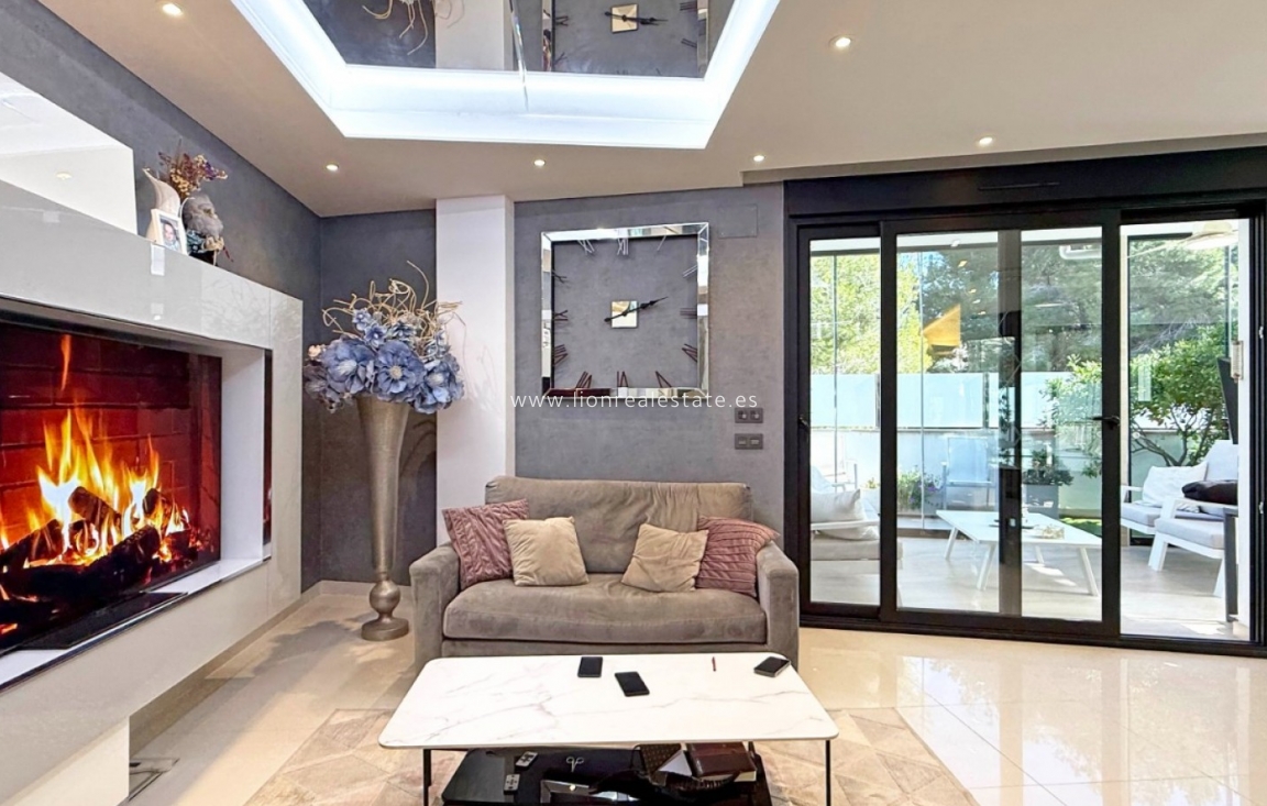 Перепродажа - Detached Villa - Orihuela Costa - Villamartín