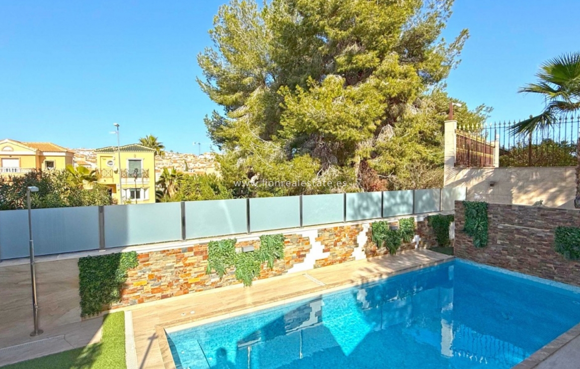 Перепродажа - Detached Villa - Orihuela Costa - Villamartín