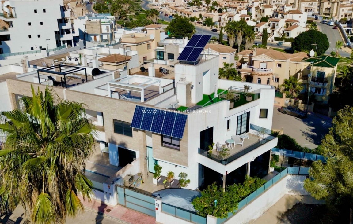 Перепродажа - Detached Villa - Orihuela Costa - Villamartín