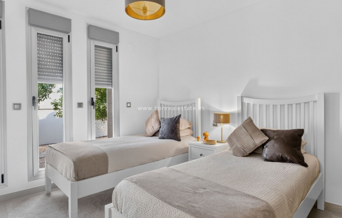 Перепродажа - Detached Villa - Pinar de Campoverde
