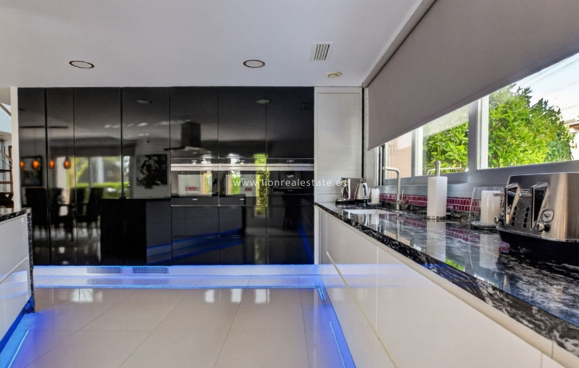 Перепродажа - Detached Villa - Pinar de Campoverde