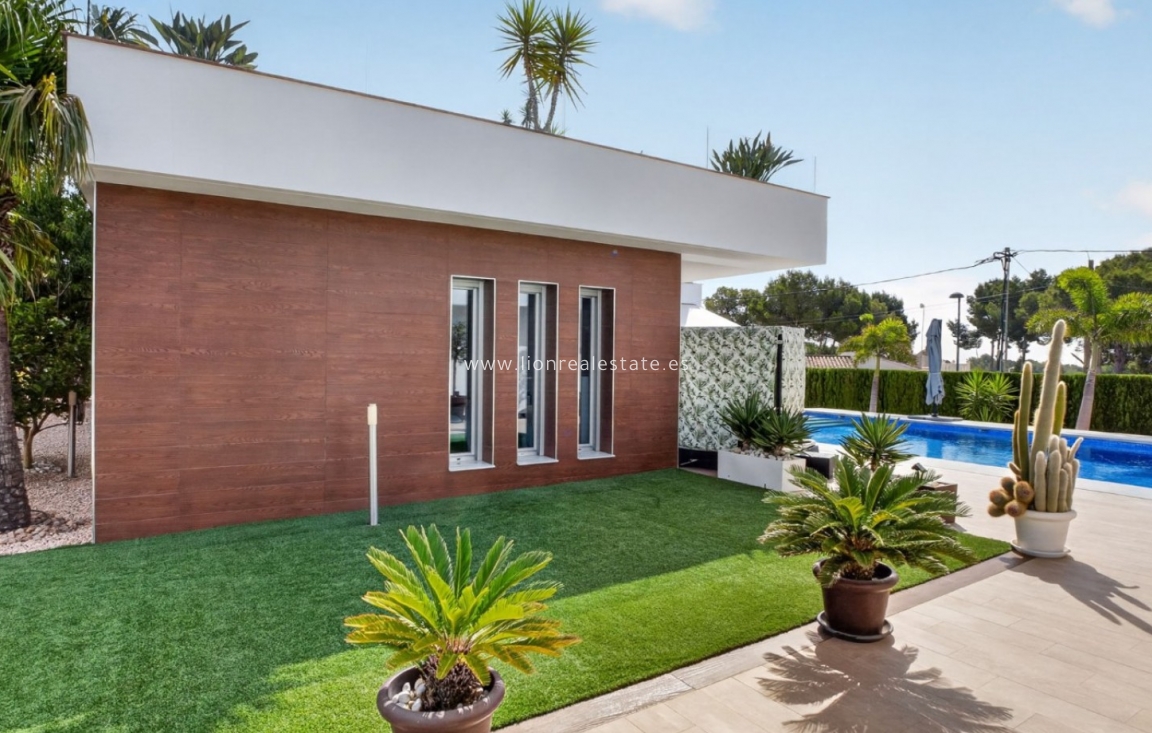 Перепродажа - Detached Villa - Pinar de Campoverde