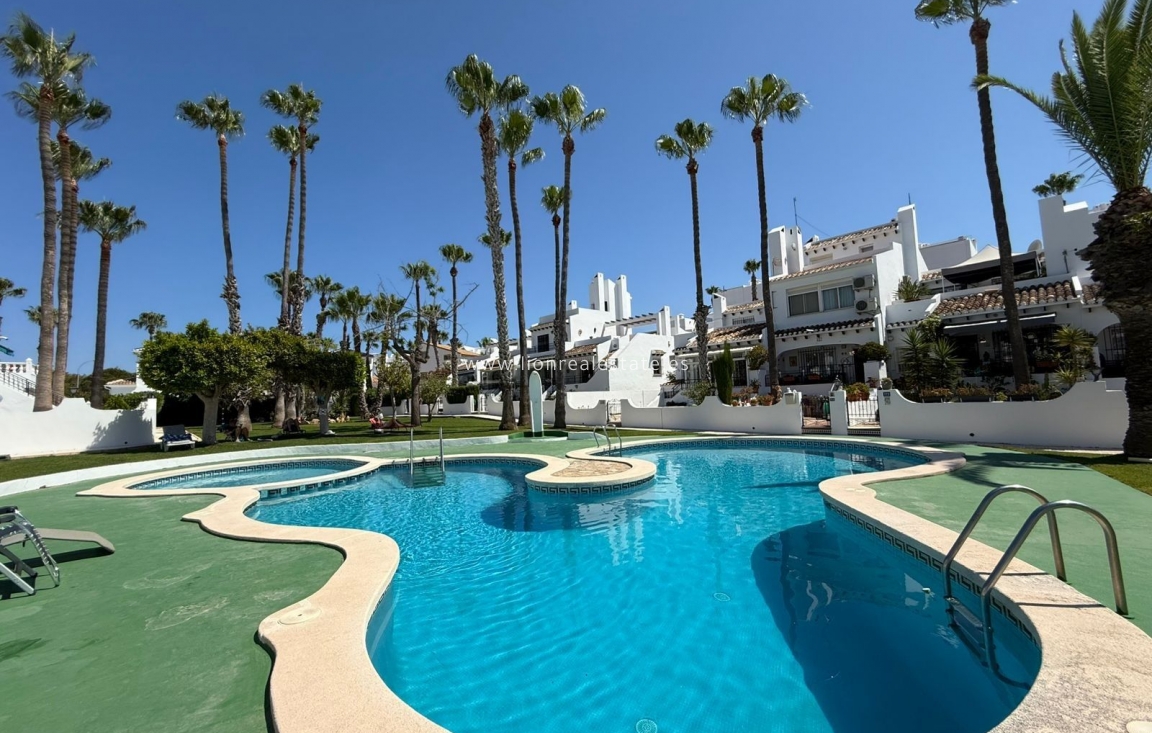 Перепродажа - house - Orihuela Costa - Villamartín-Las Filipinas