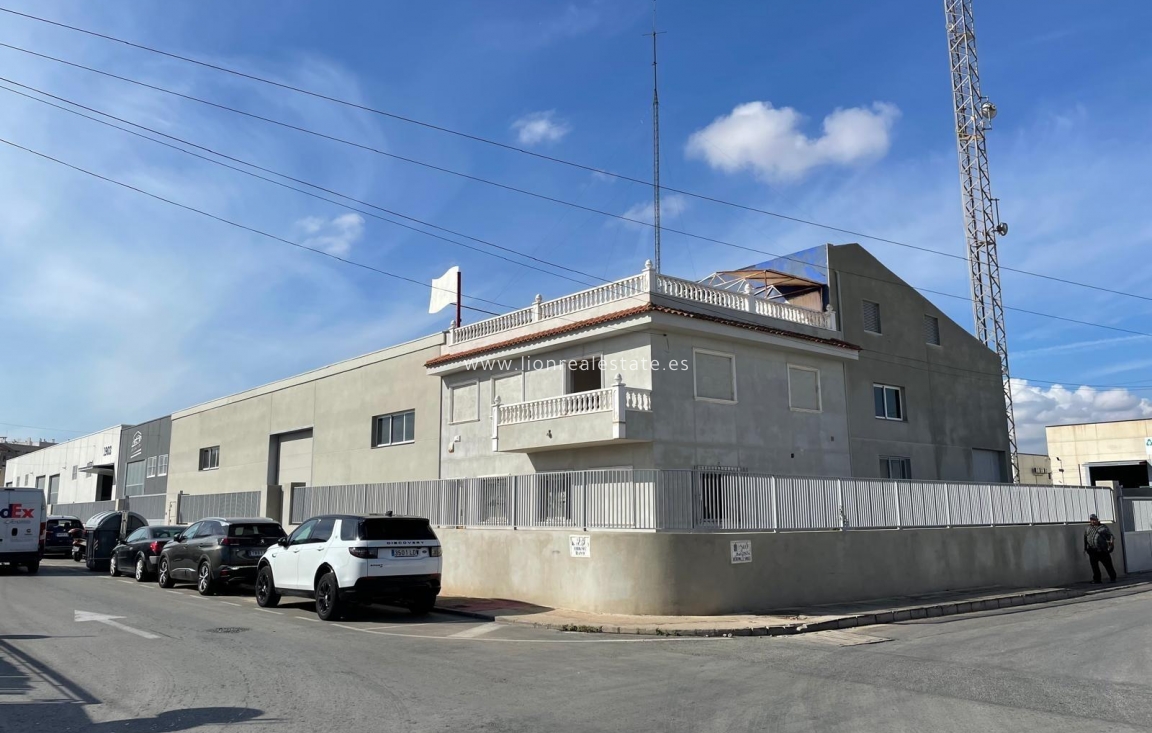 Перепродажа - Industrial unit - Torrevieja - Aguas Nuevas