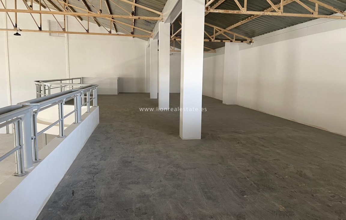 Перепродажа - Industrial unit - Torrevieja - Aguas Nuevas