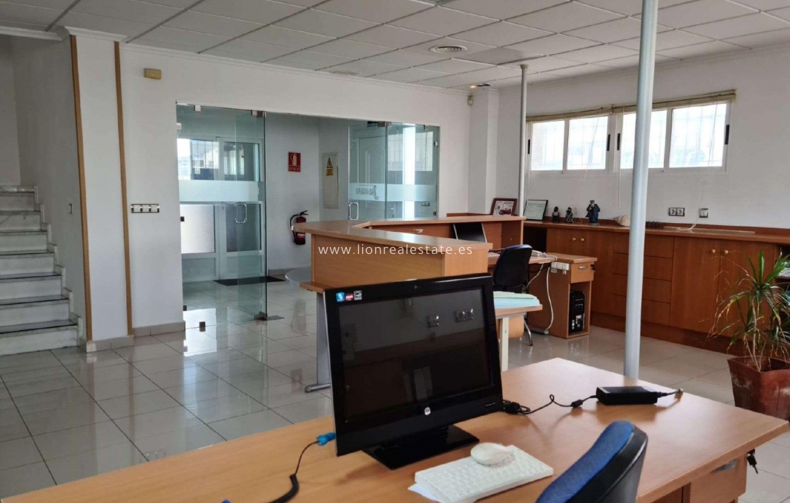 Перепродажа - Industrial unit - Torrevieja - Polígono Industrial Casa Grande