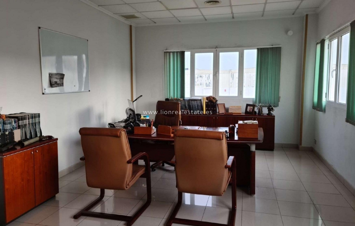 Перепродажа - Industrial unit - Torrevieja - Polígono Industrial Casa Grande