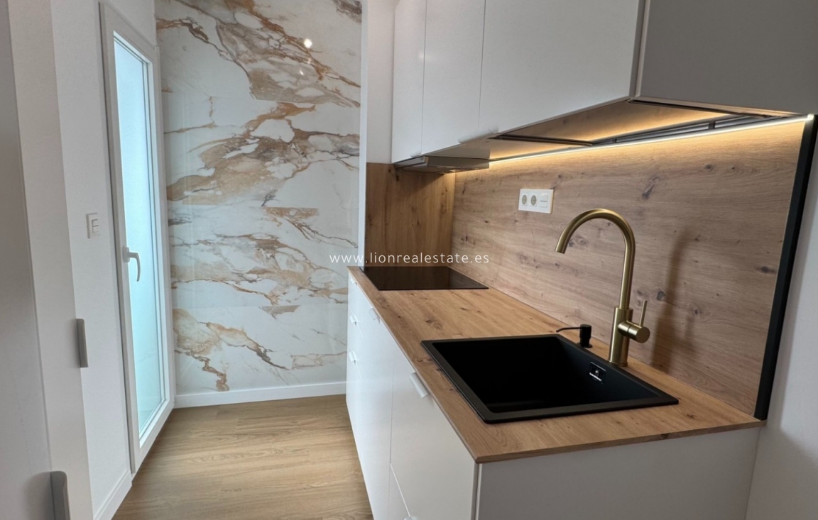 Перепродажа - Квартира / квартира - Orihuela Costa - Punta Prima