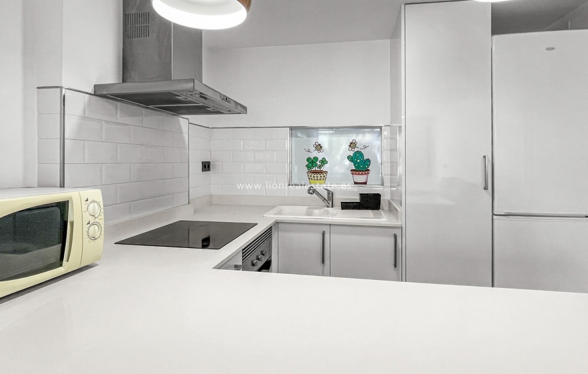Перепродажа - Квартира / квартира - Orihuela Costa - Punta Prima